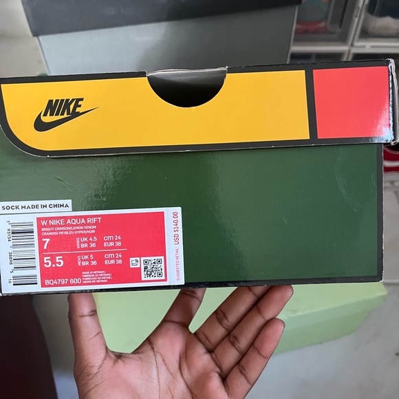 Nike - Picture 2 of 8